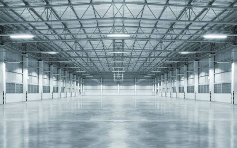 Large industrial factory floor with spacious production areas ready for equipment setup, illustrating factory space and workflow in Vietnam.